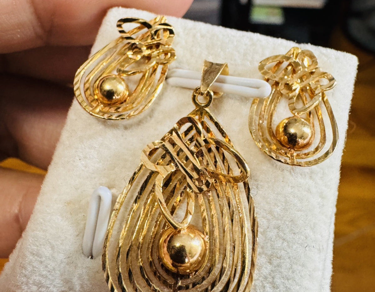 8998533