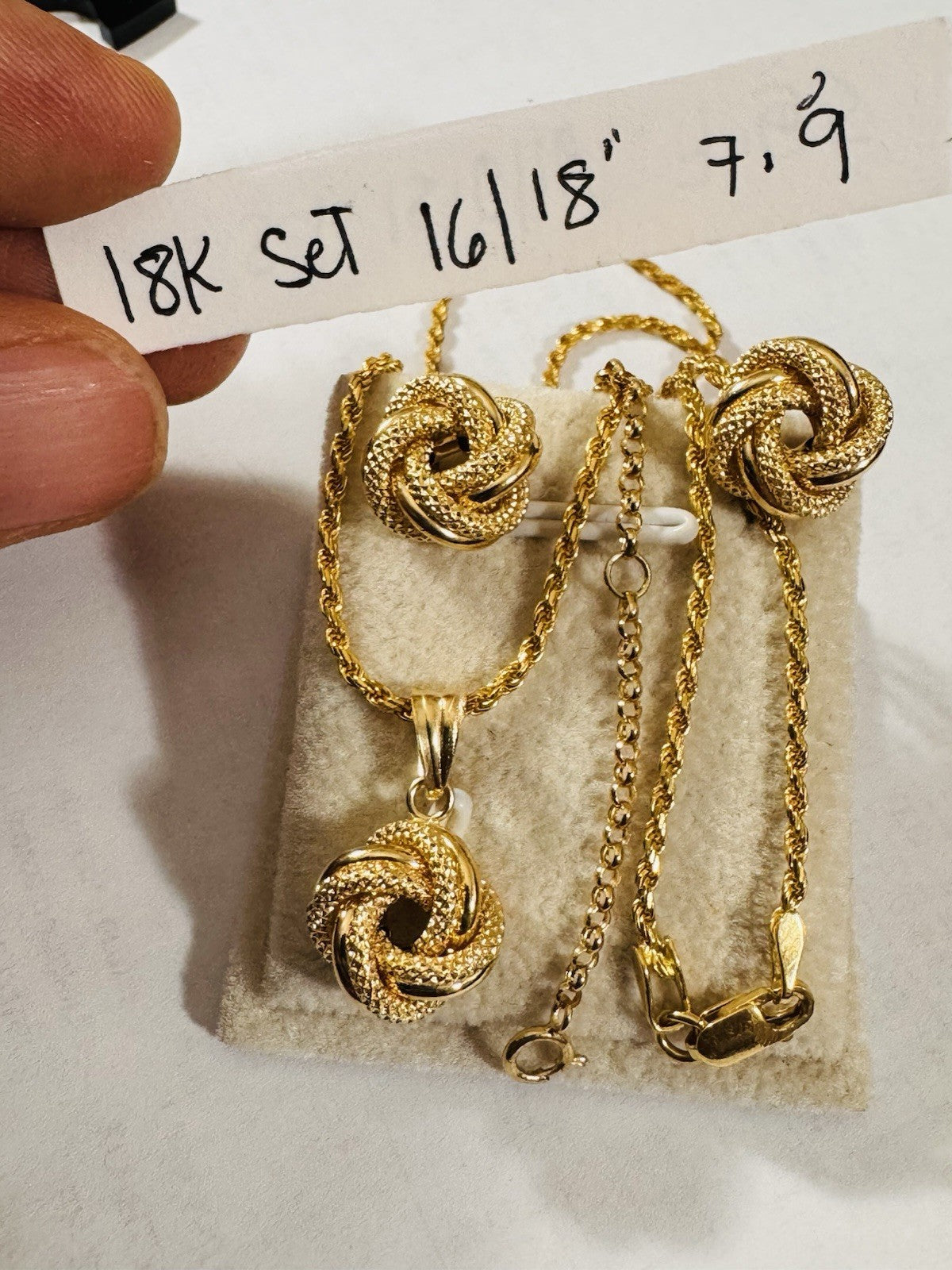 8989243
