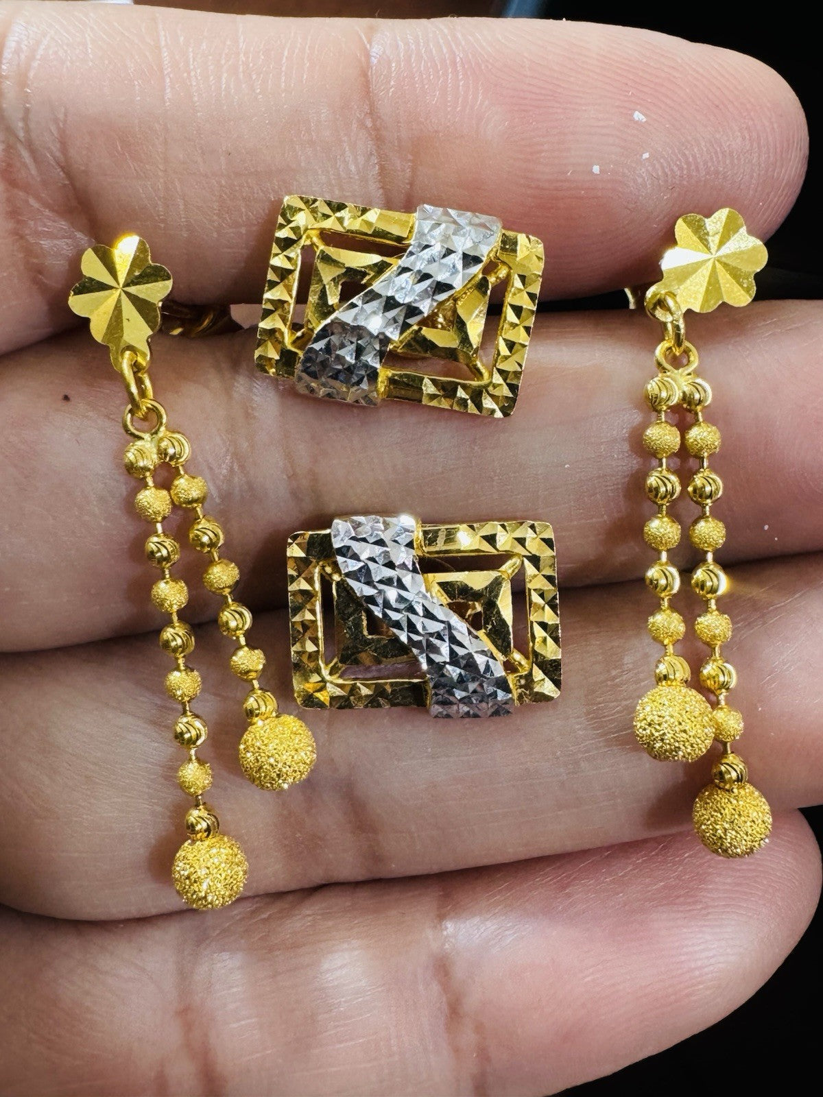 8989476