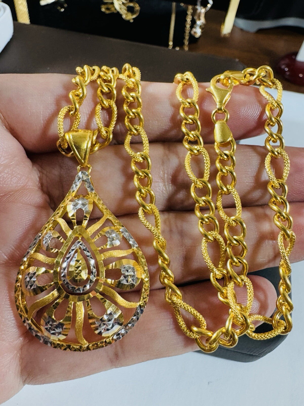 8990372