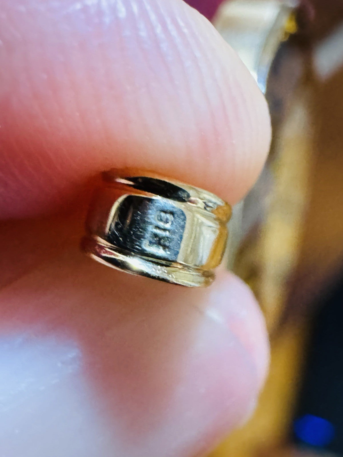 8989249