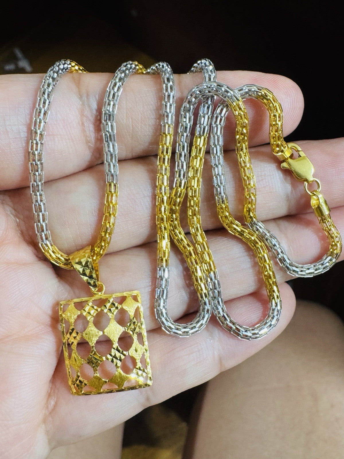8990729