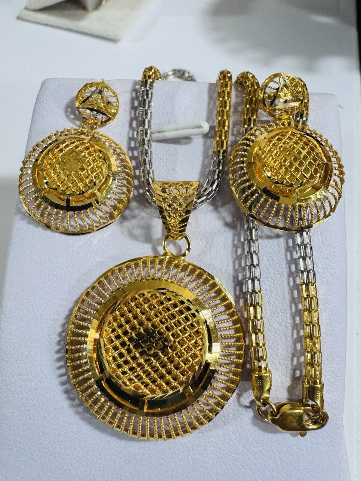 8990594