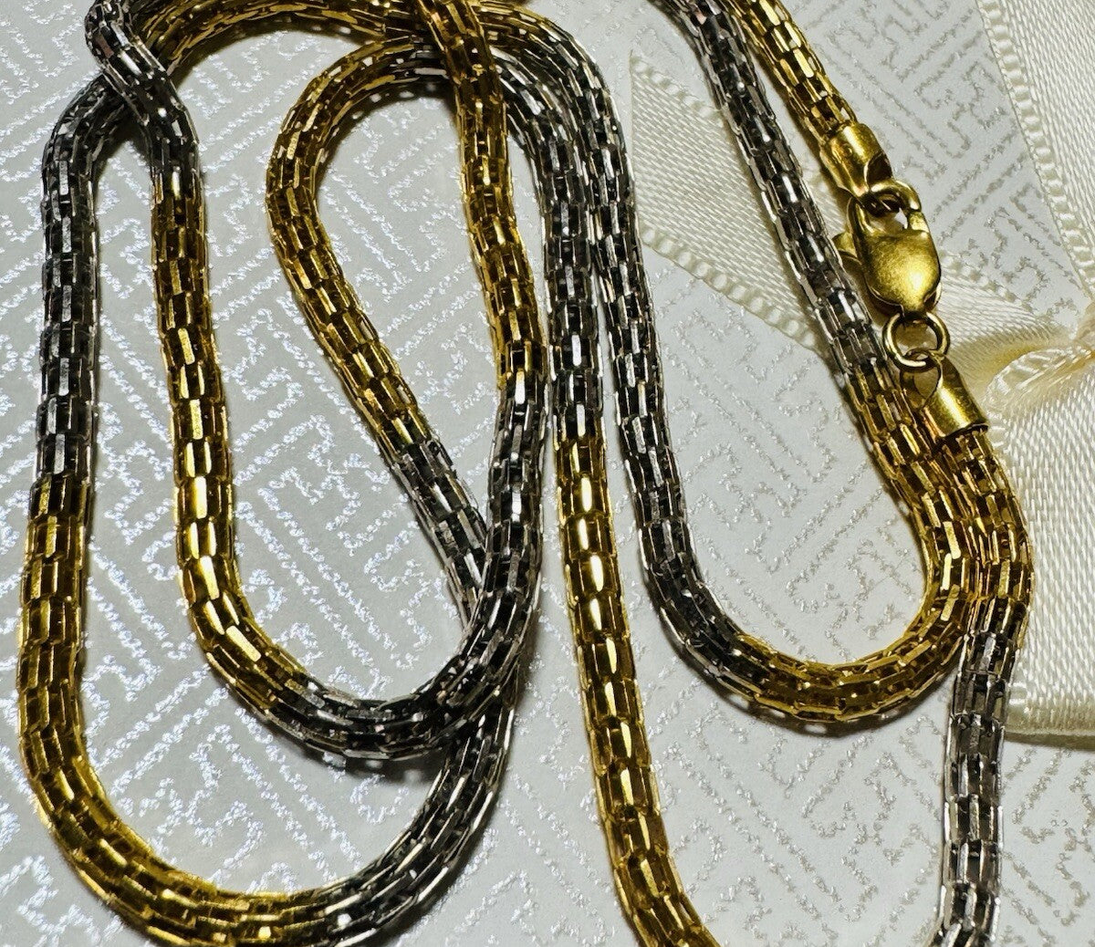 9064000