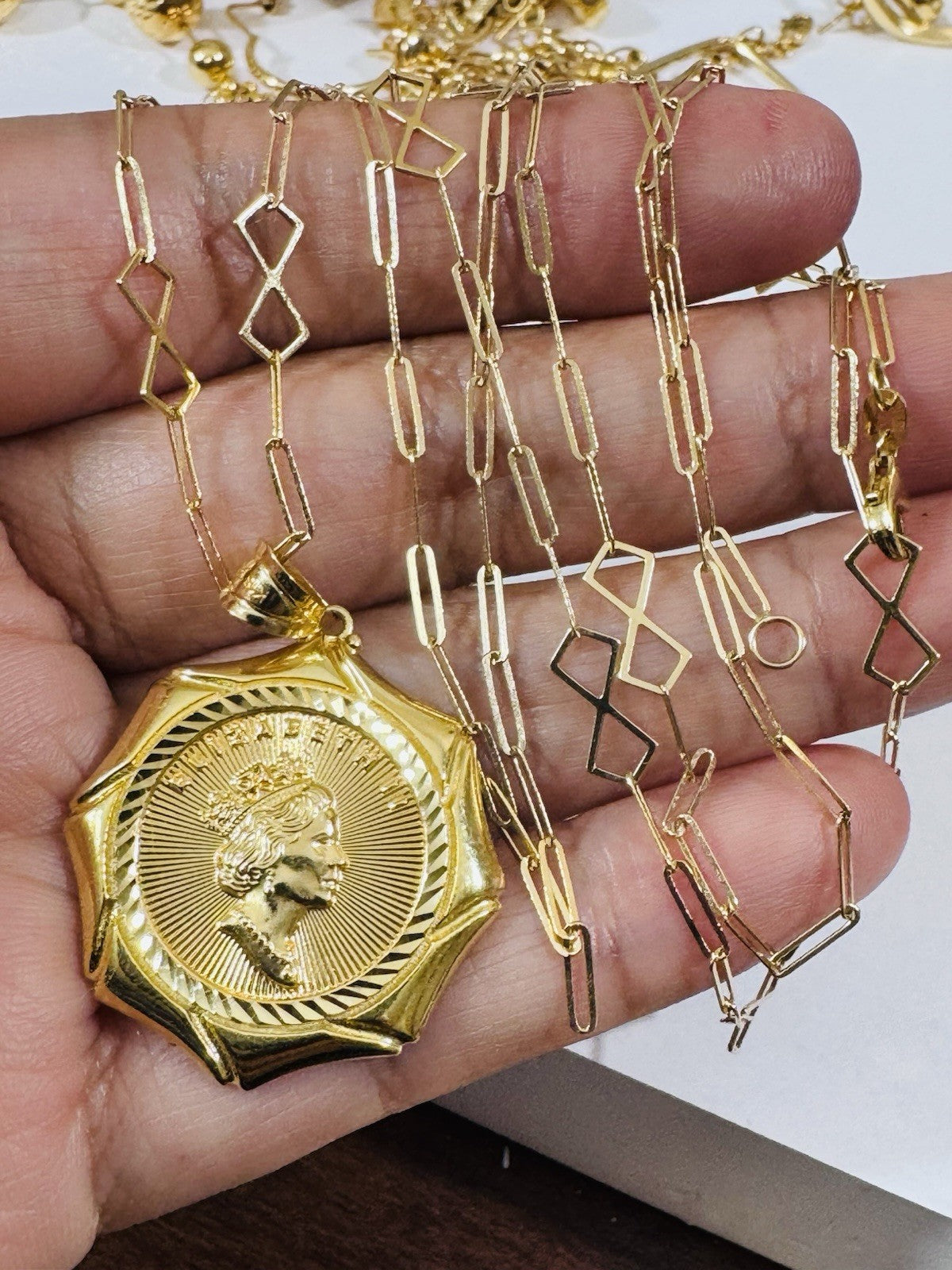 8989922