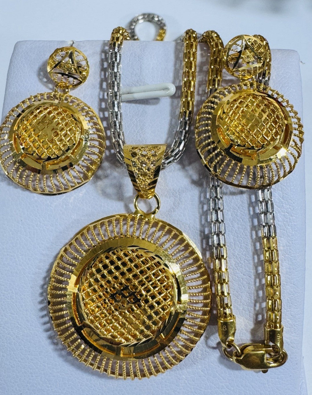 8990563