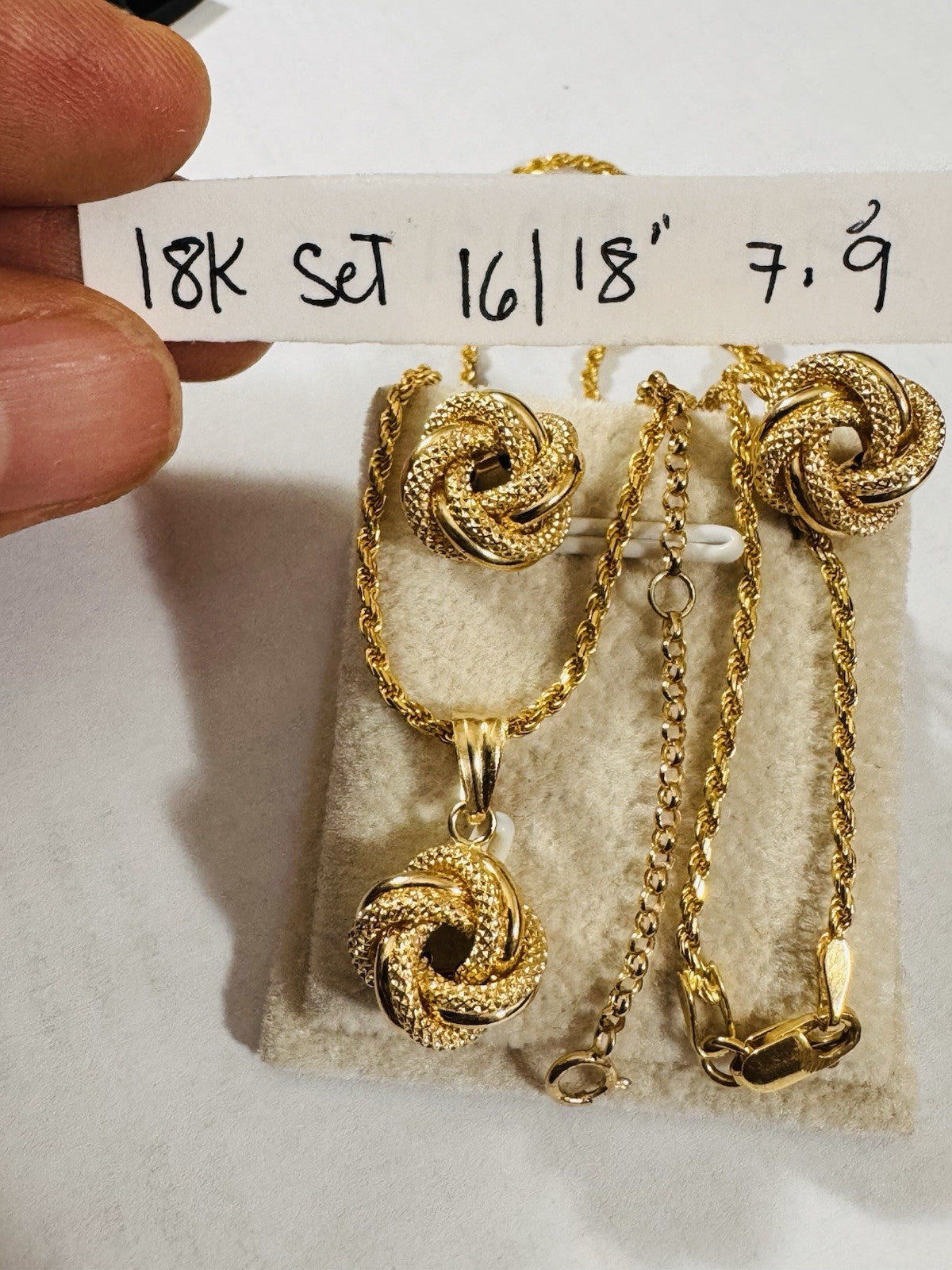 8989243
