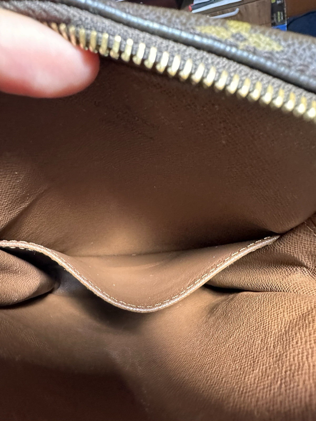 8989543