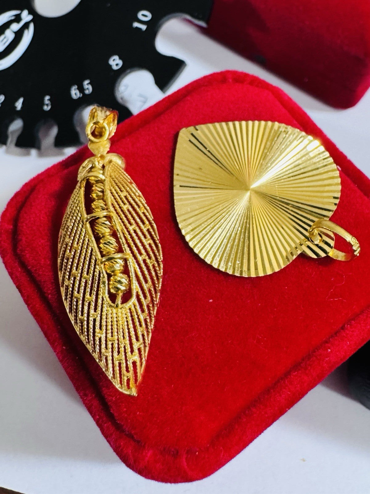 8990485