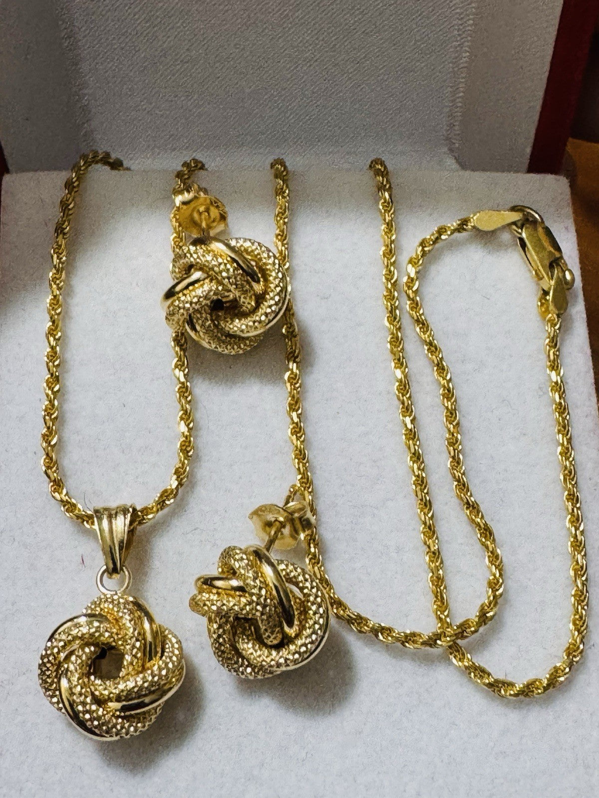 8989243