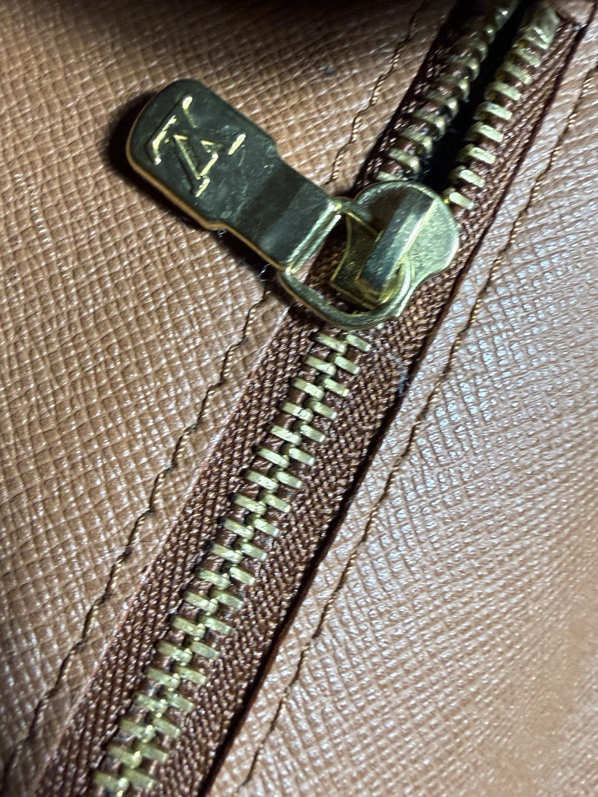 8989549
