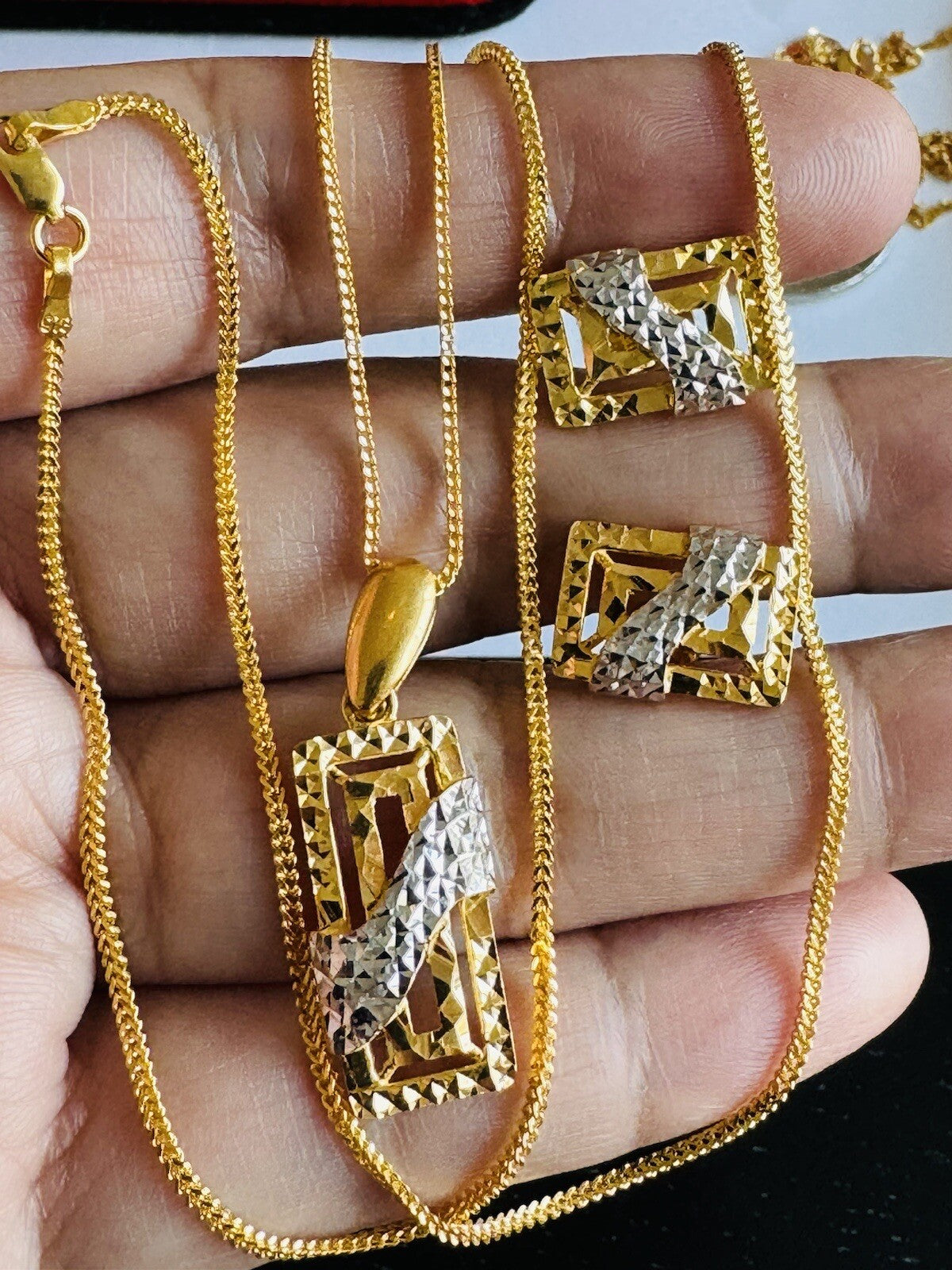 8769372
