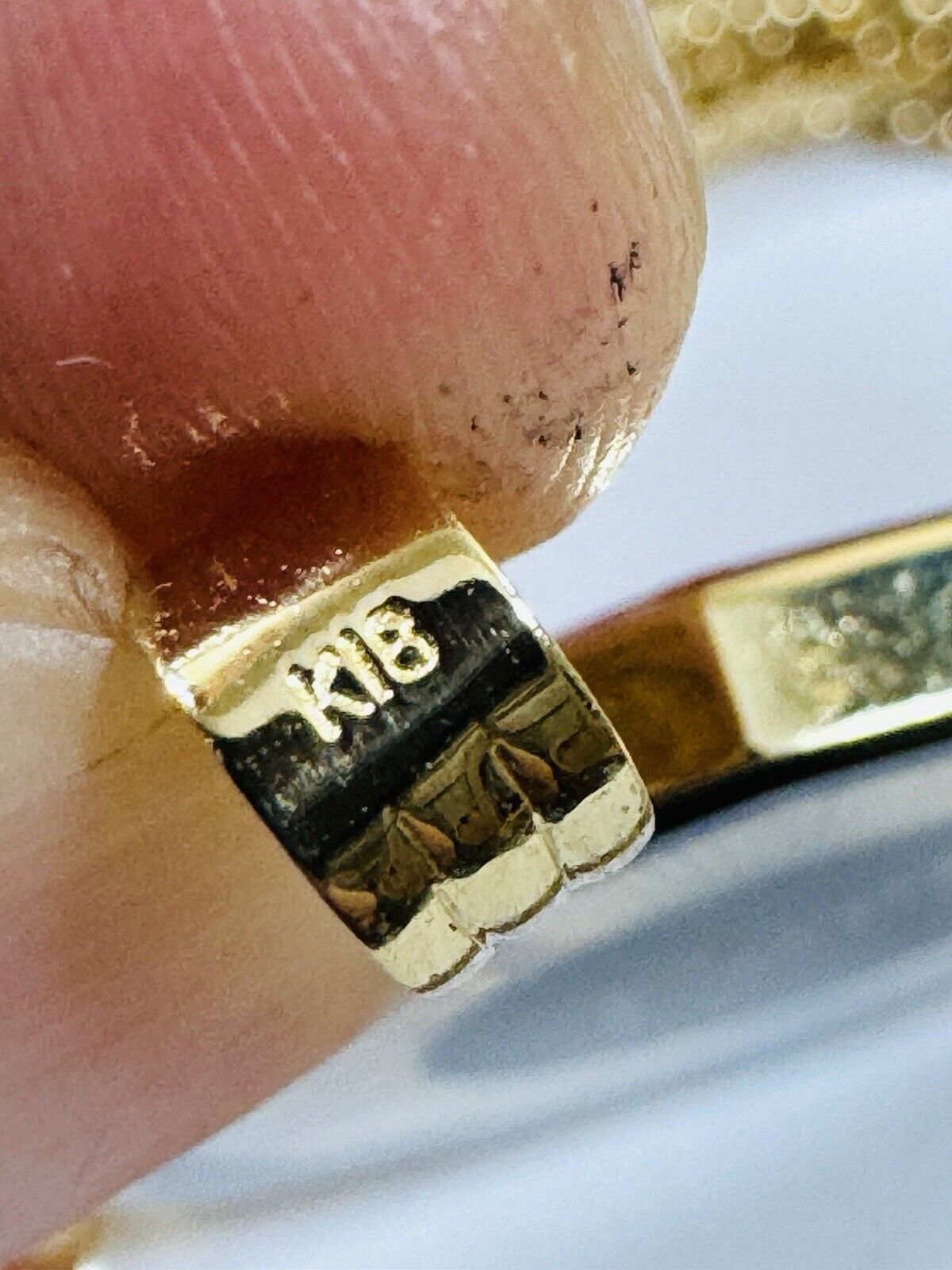 5562170