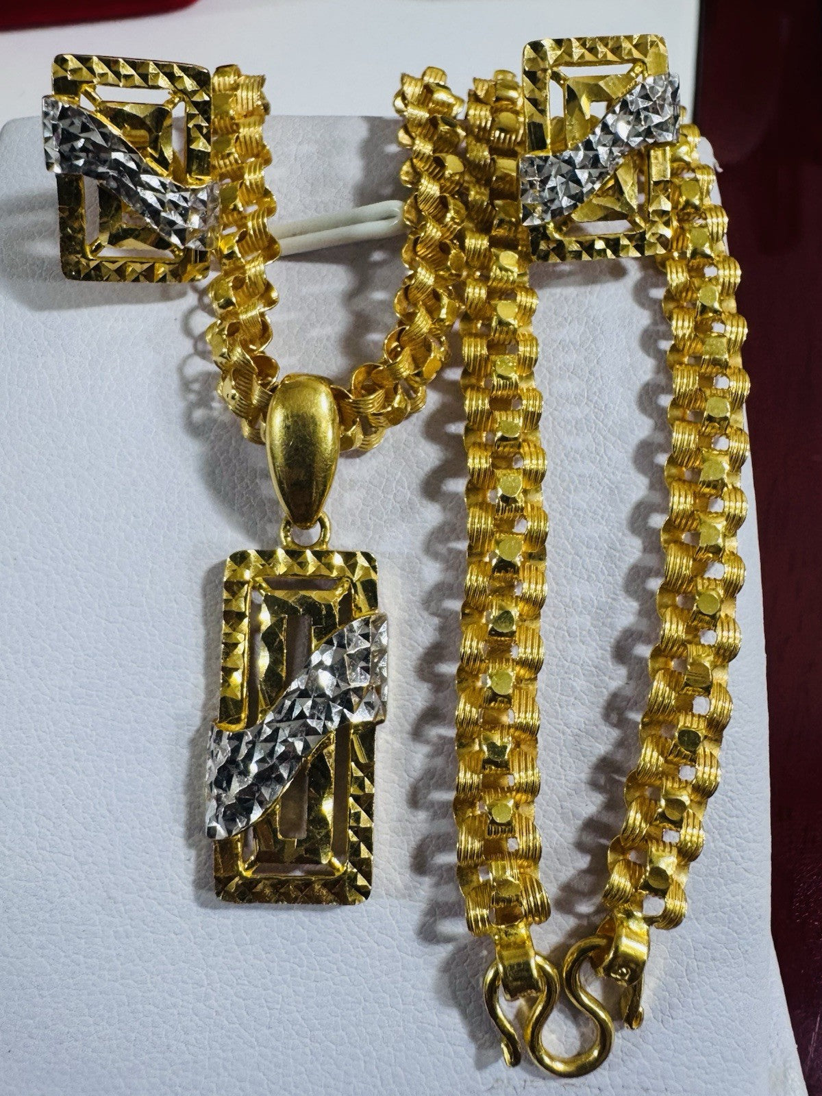 8990618