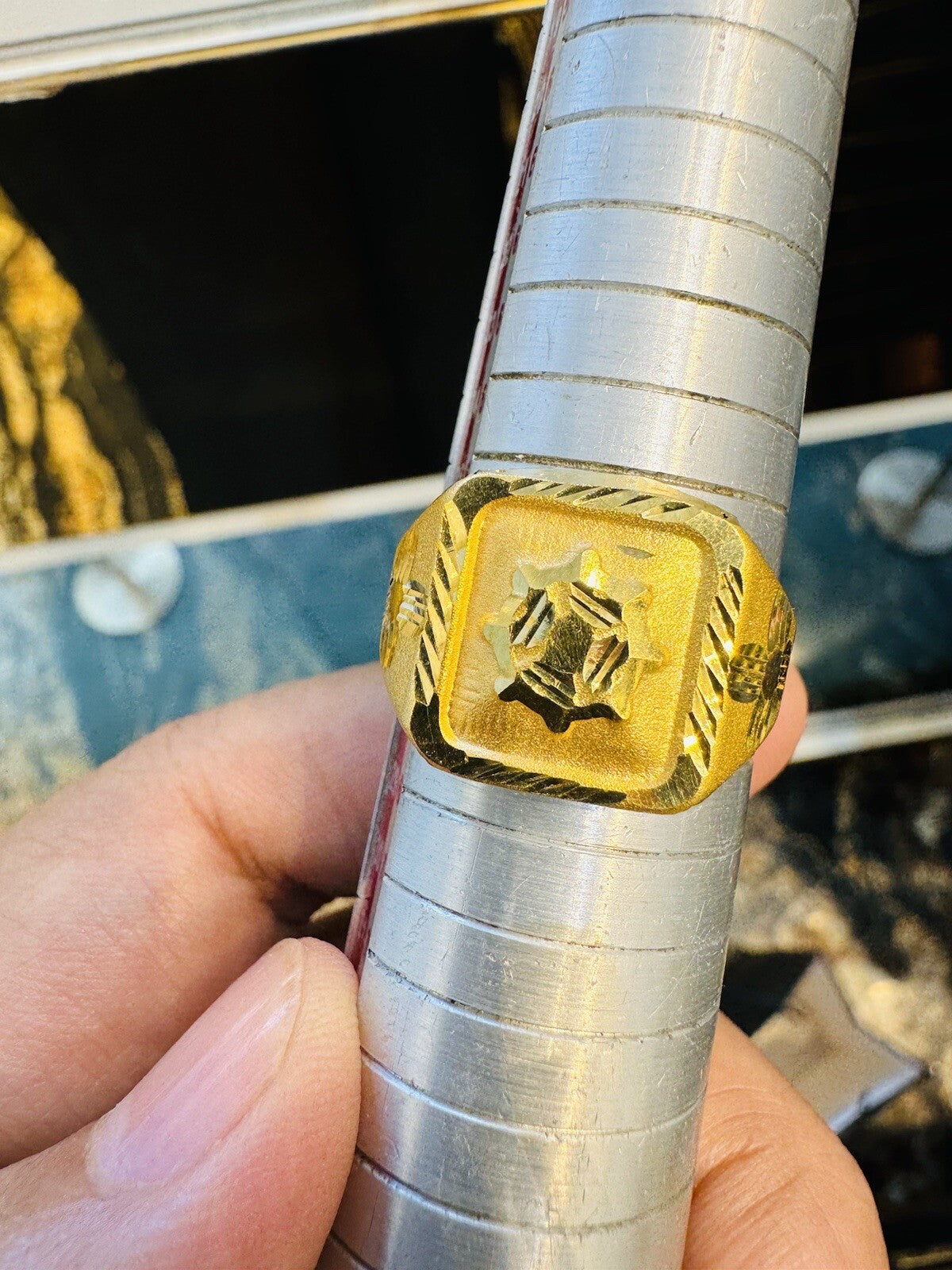 7981563