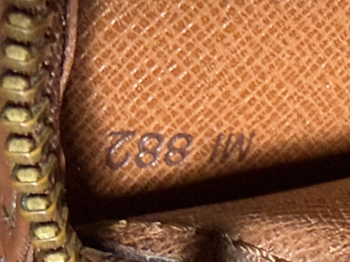 8989589