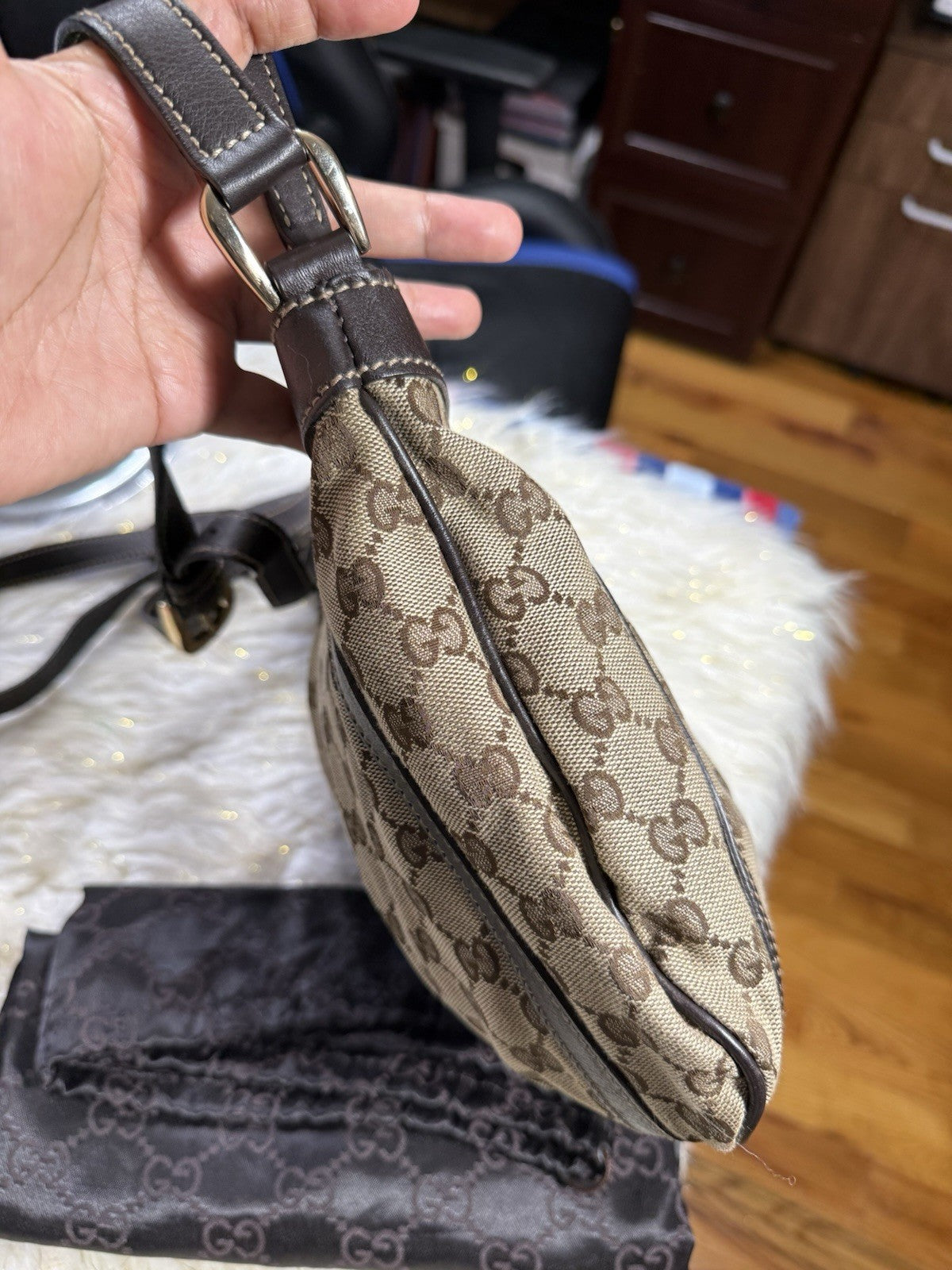 8989756