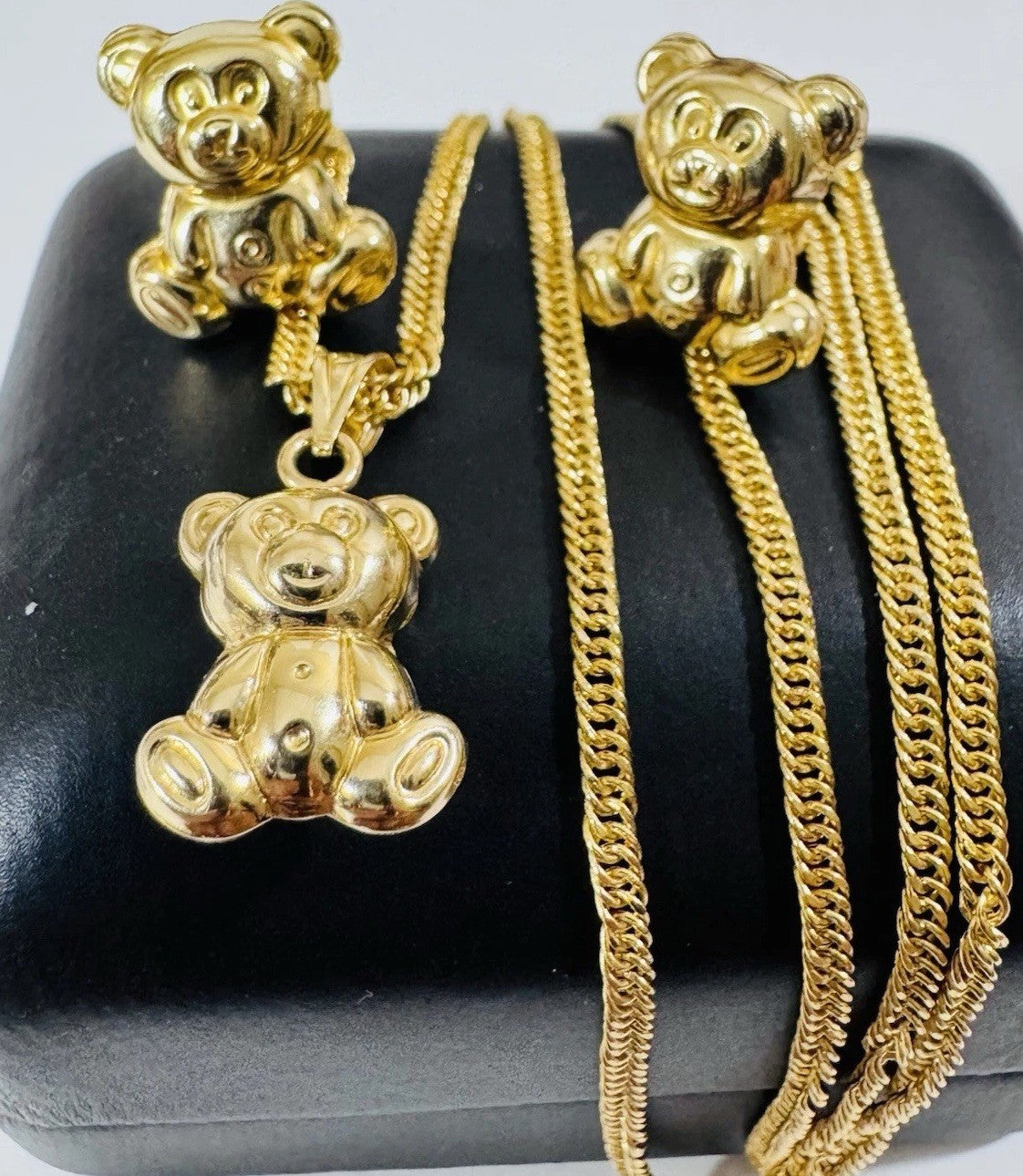 8989319