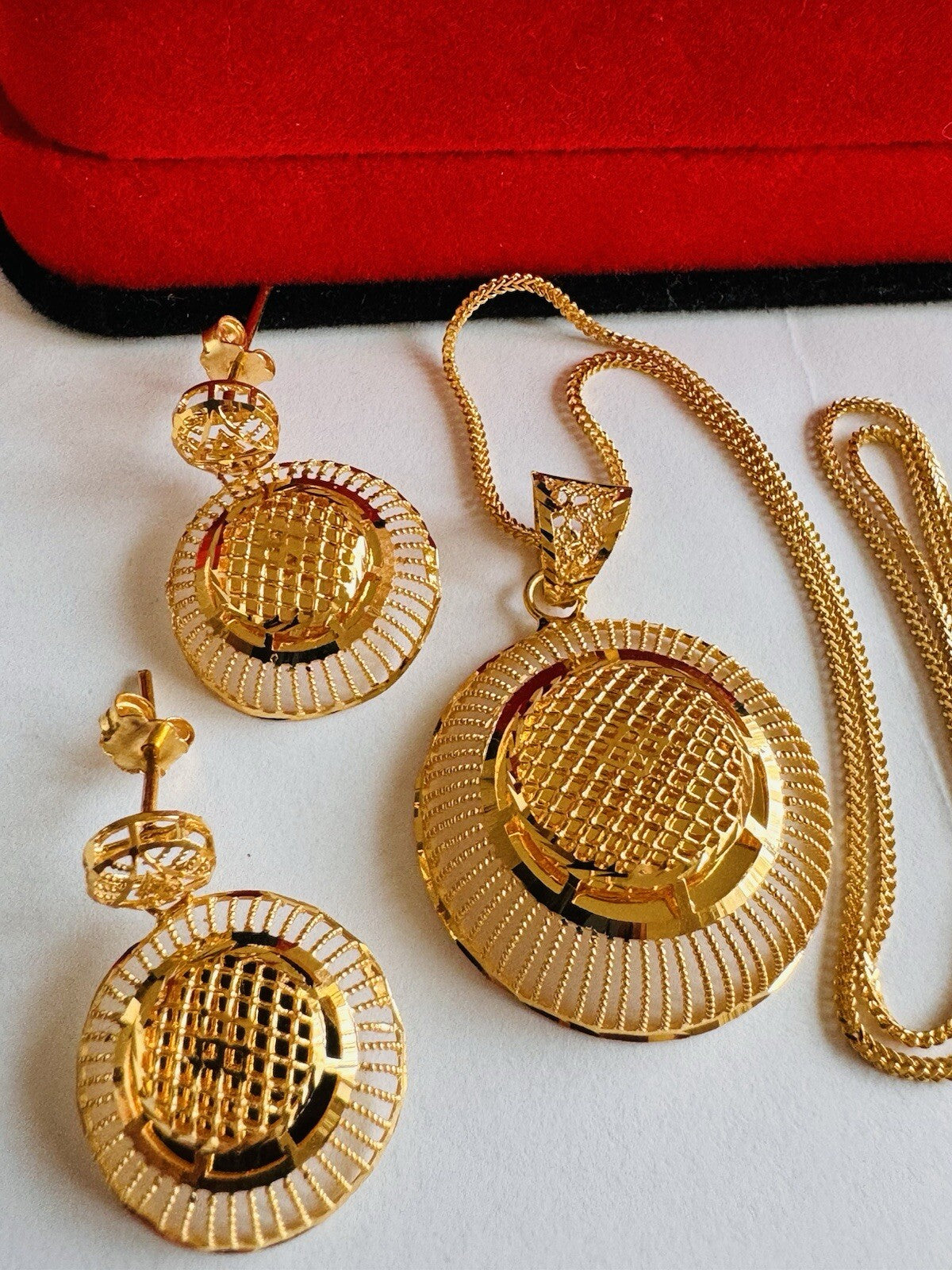 7098879