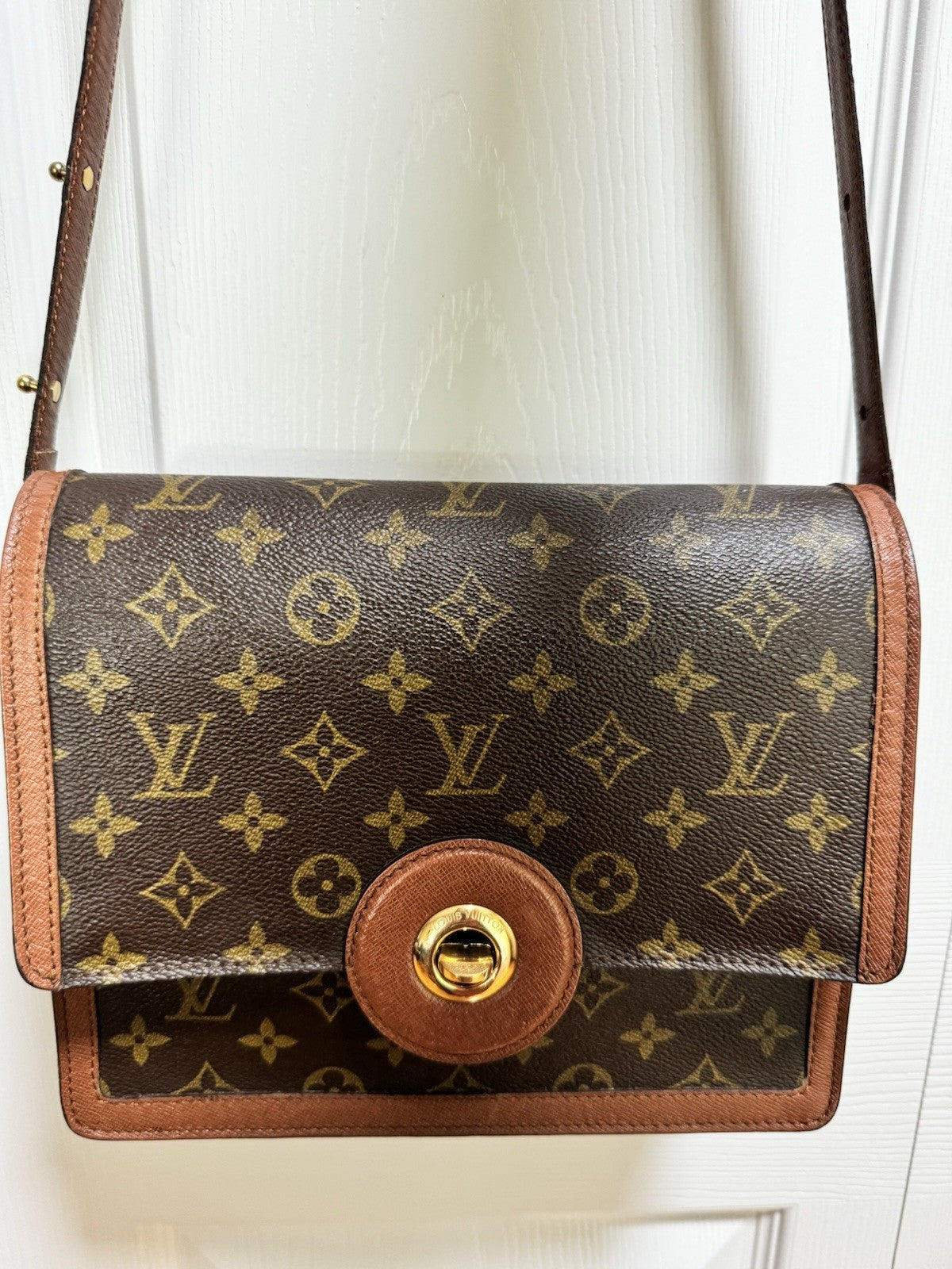 8989547