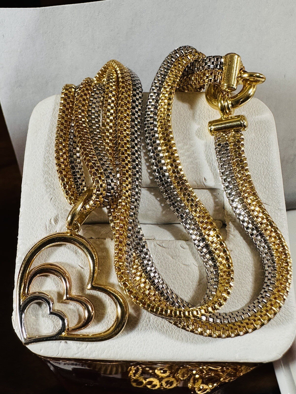 8064118