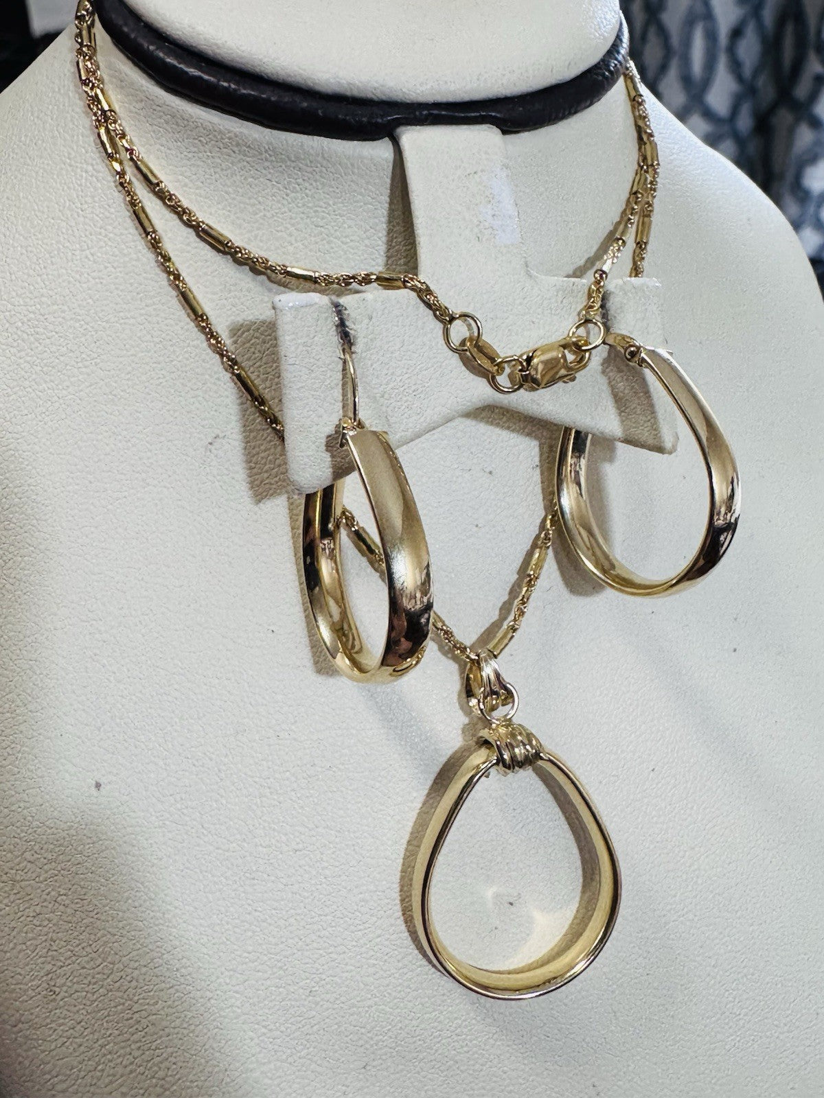 7983473