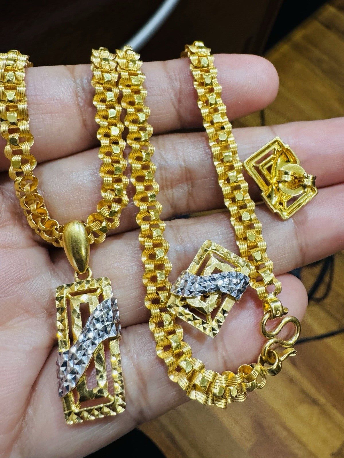 8990633