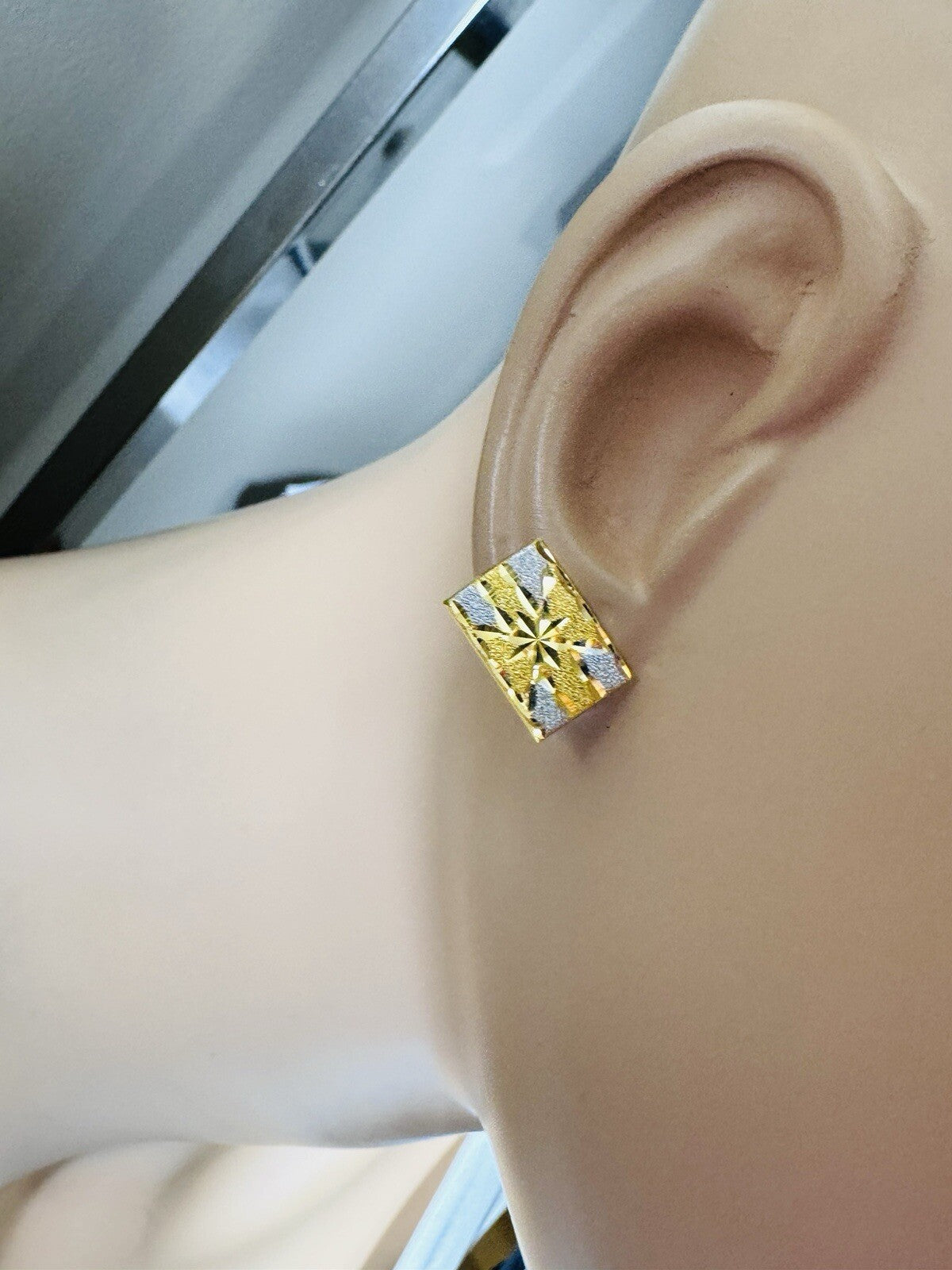 6915941