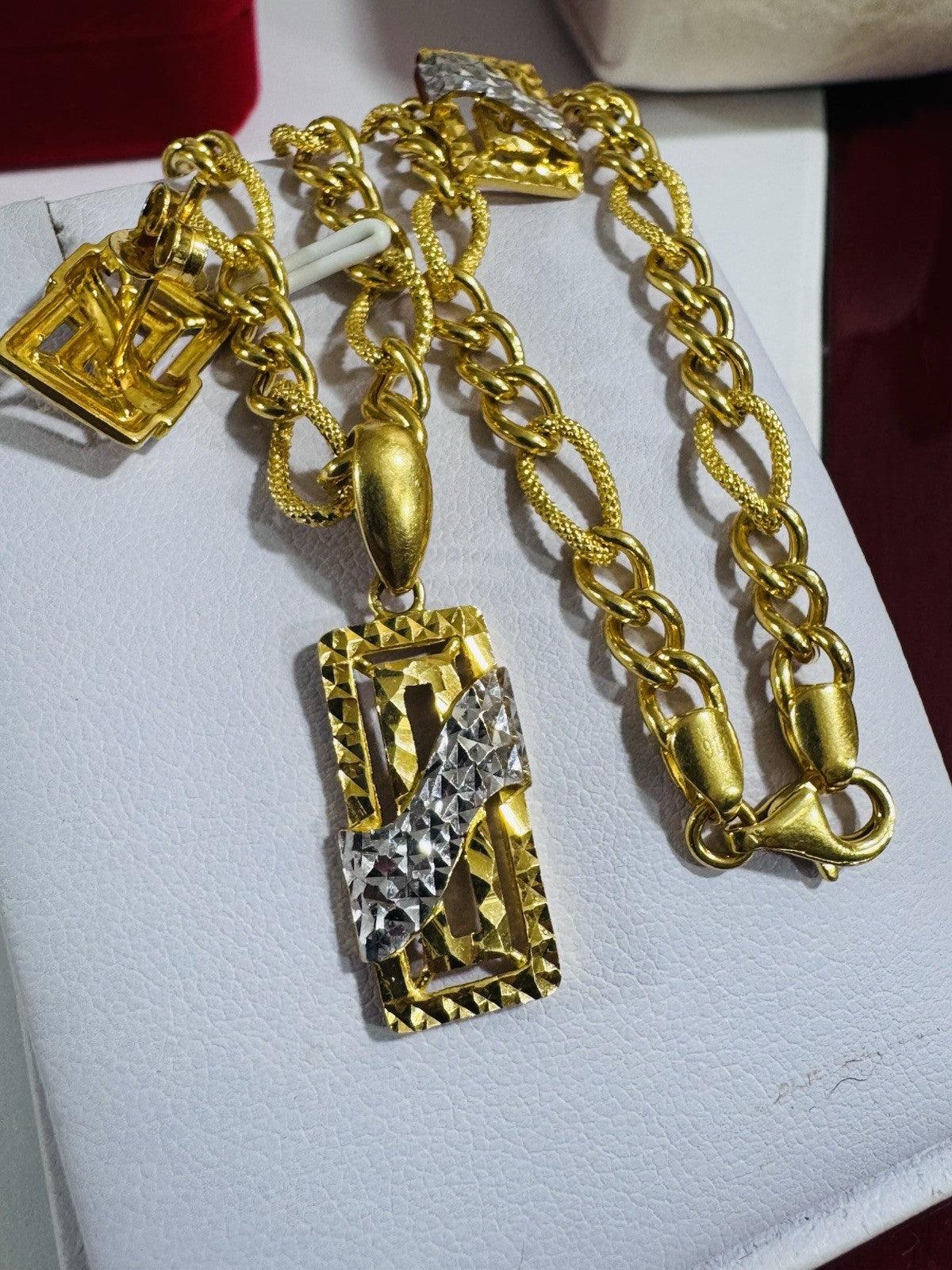 8083519