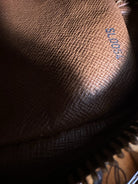 8989543