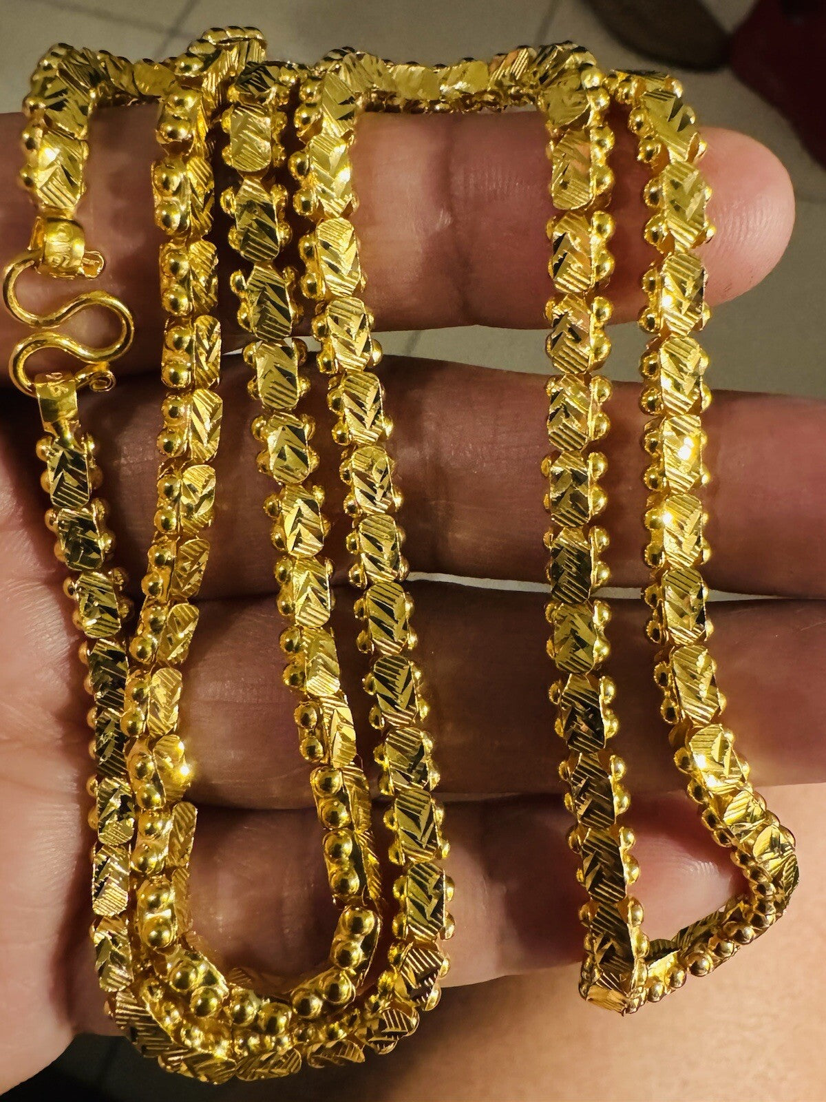 7098884