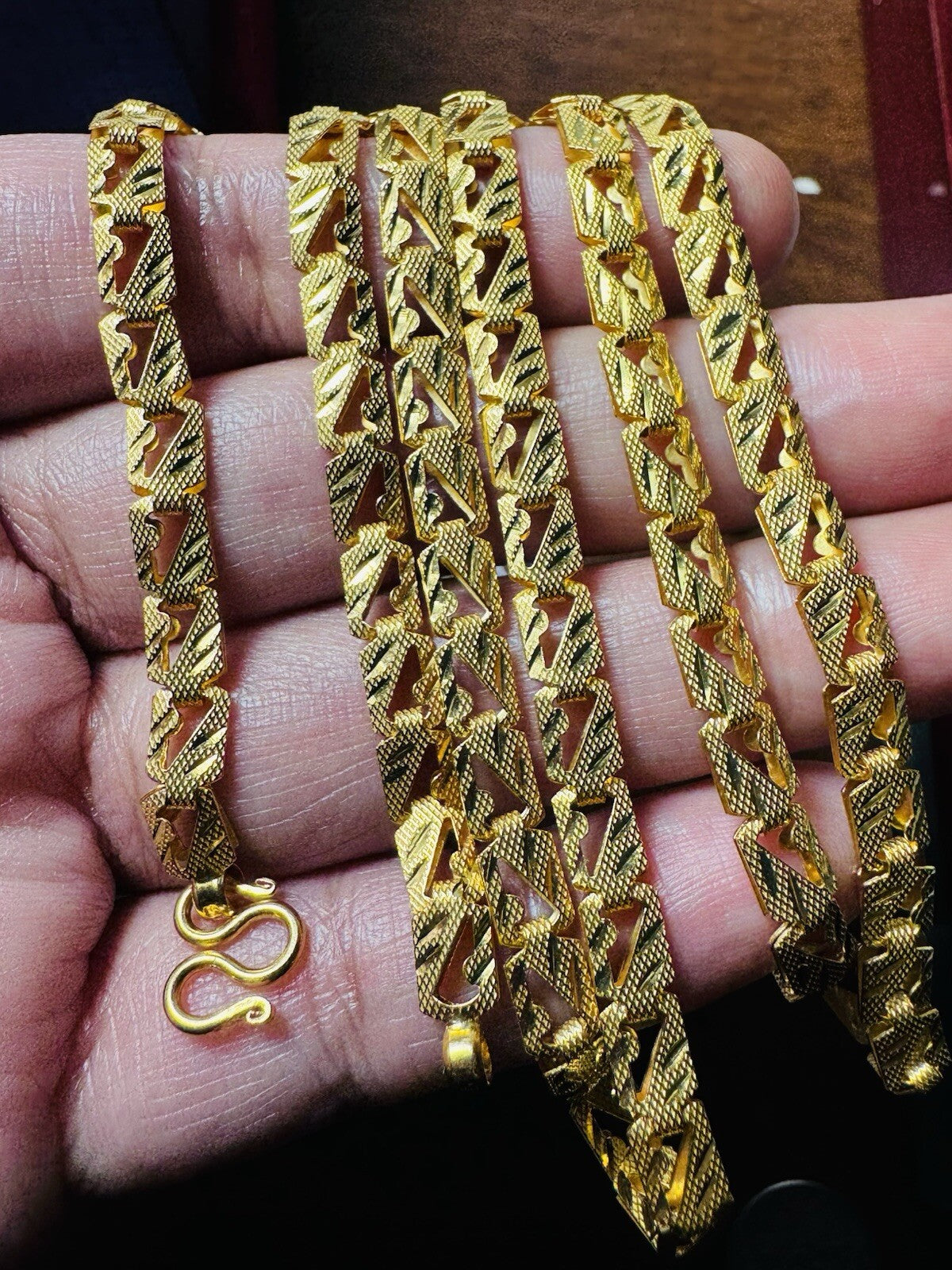 7995617