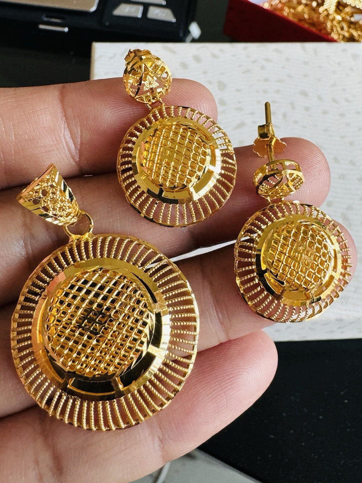 7098879