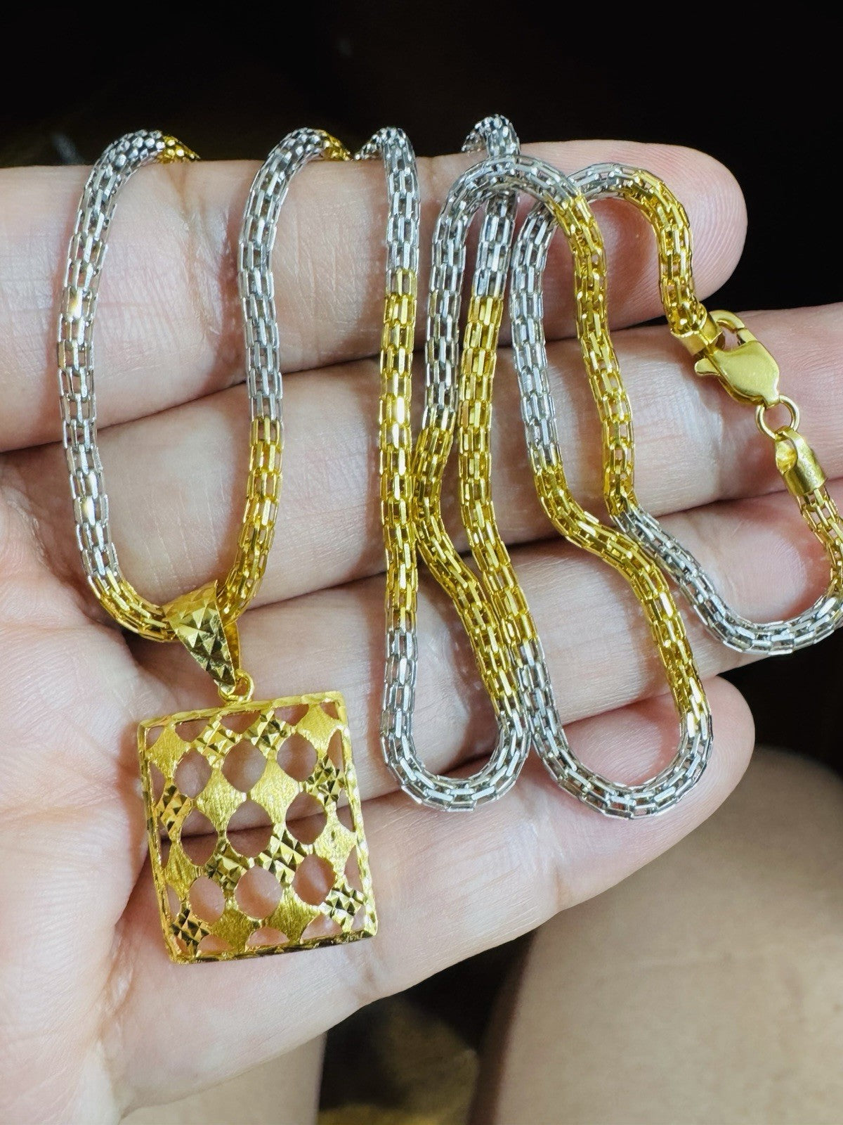 8990729