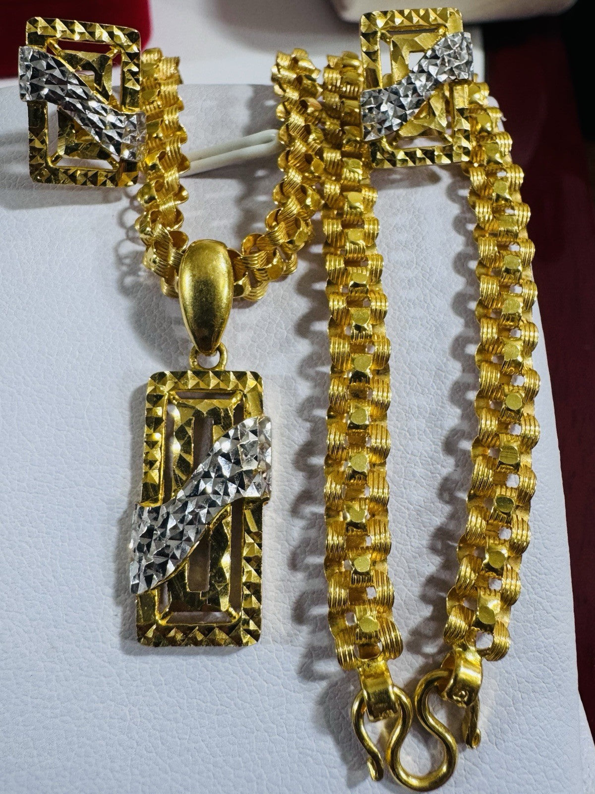 8990618