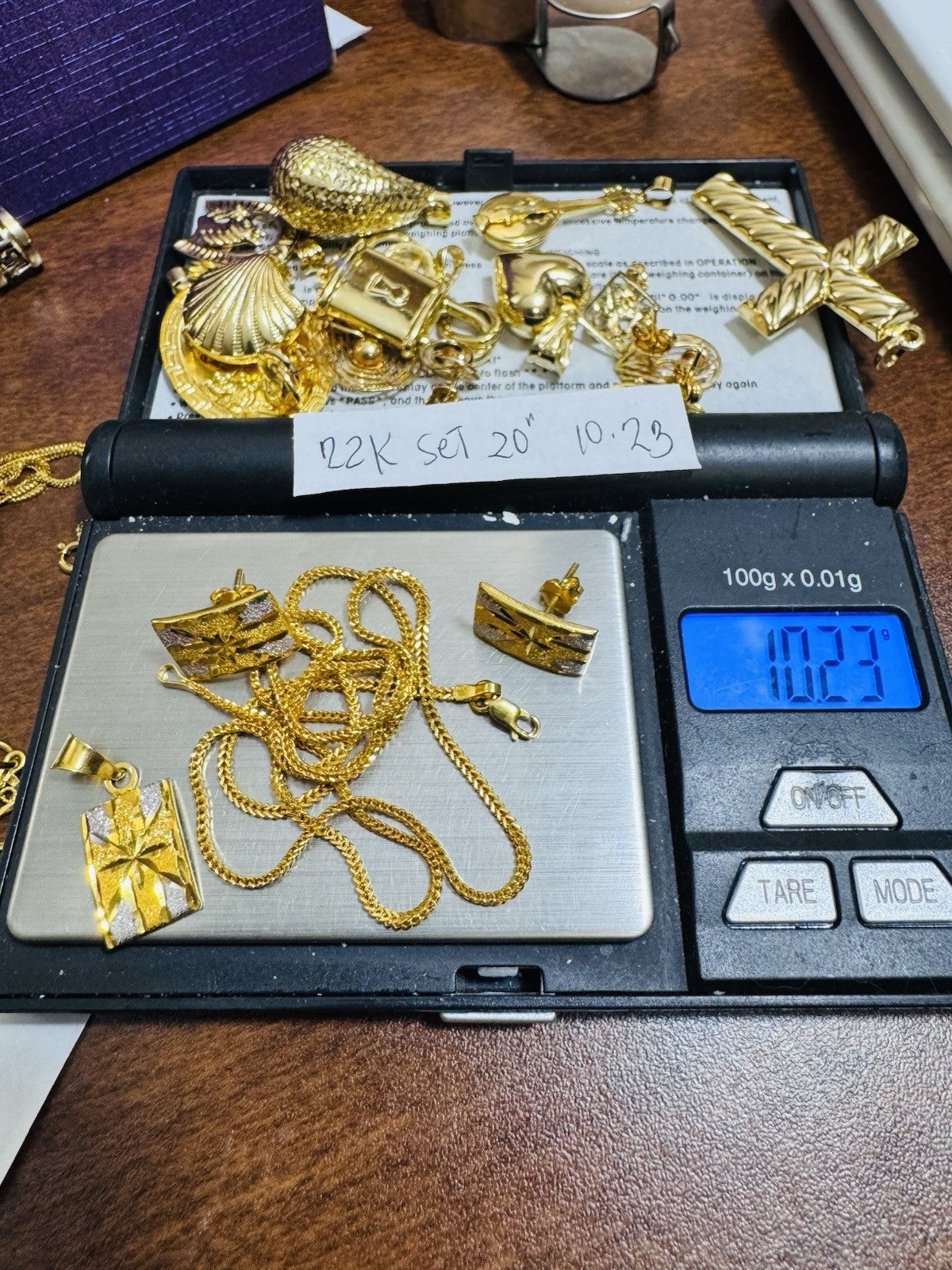 6915941