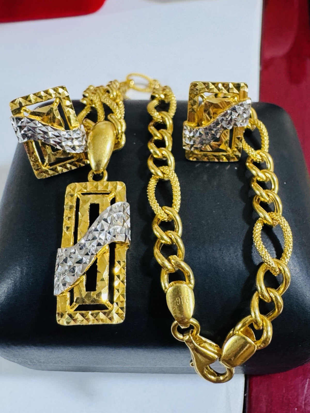 8083519