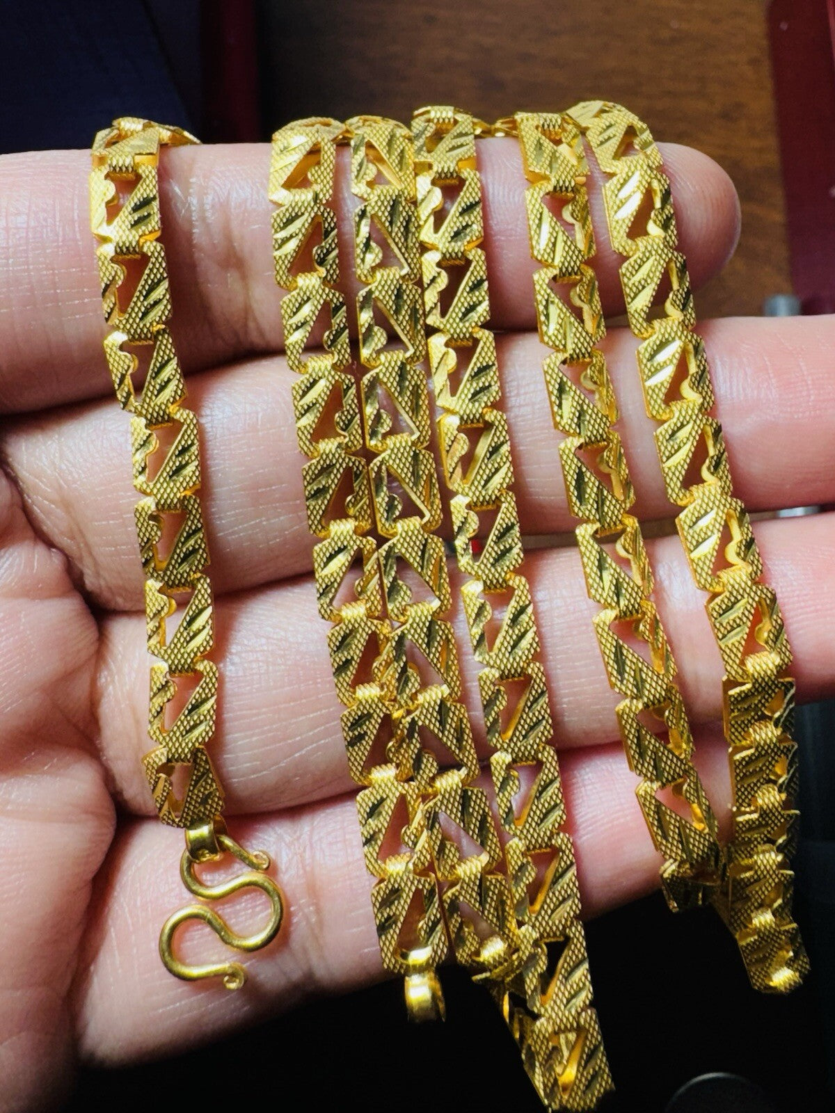 7995617