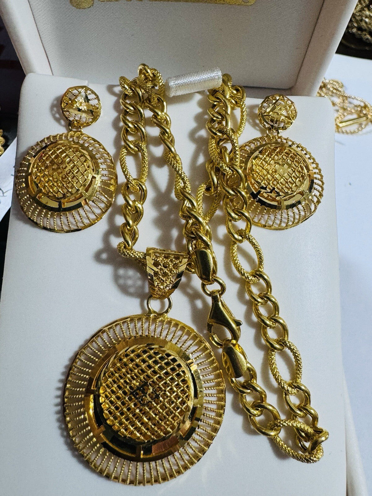 8990533