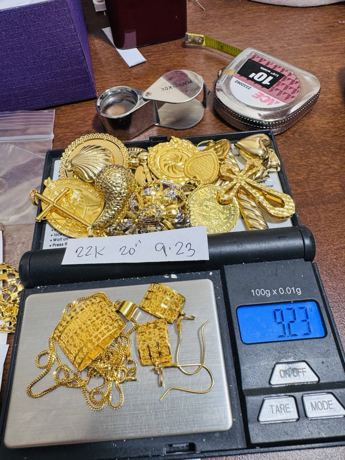 6908561