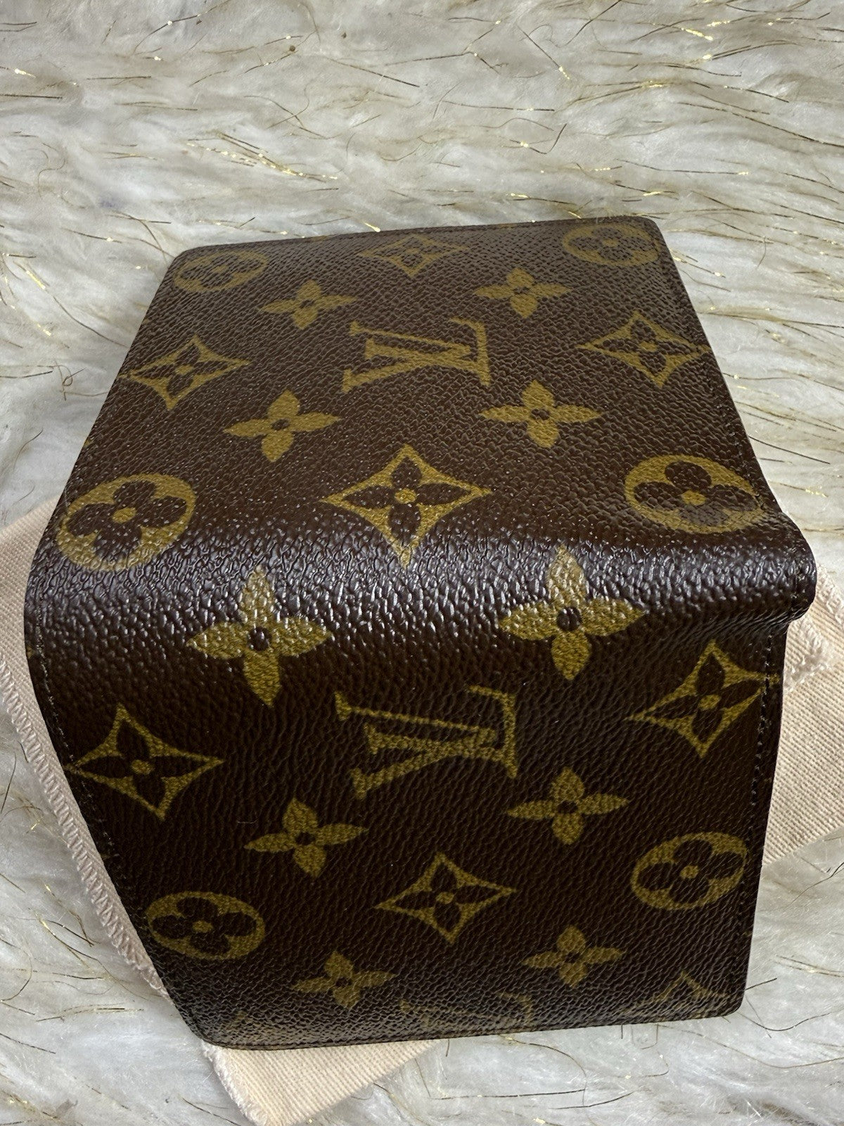8989686