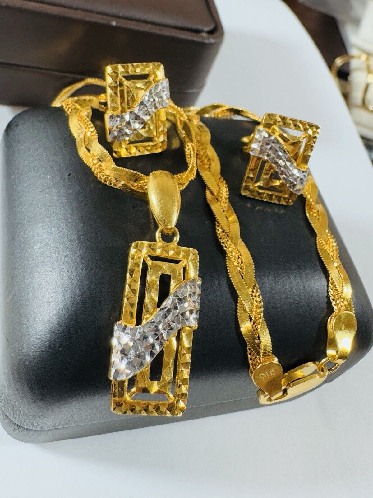 4964732