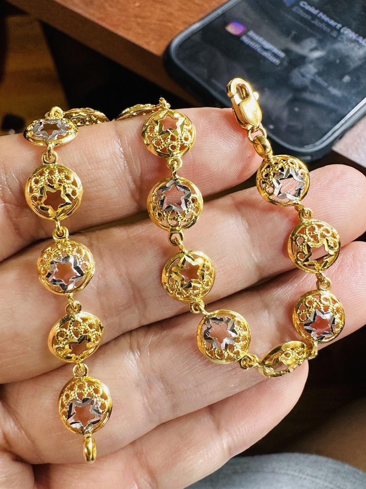 8990105