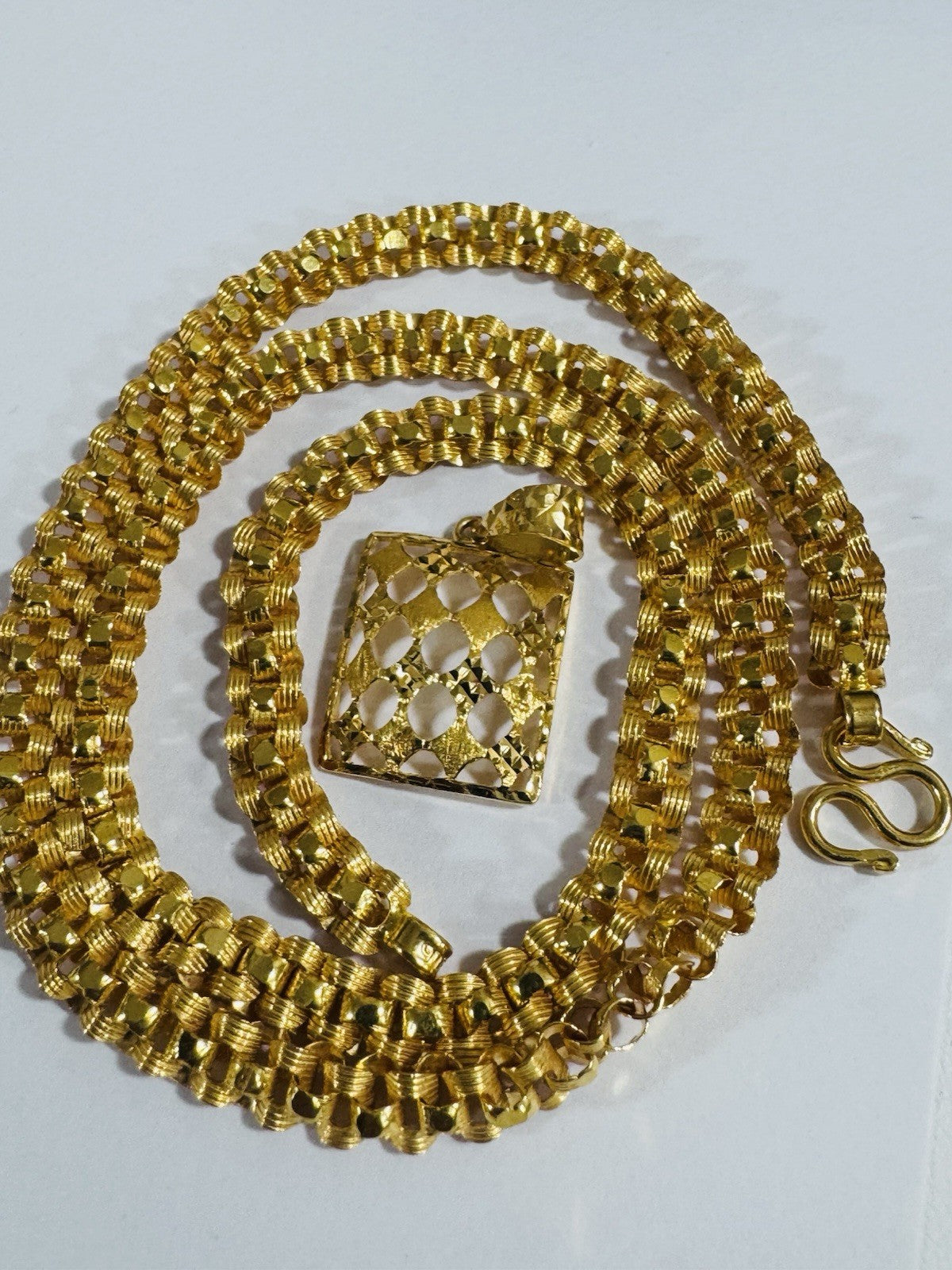 8990549