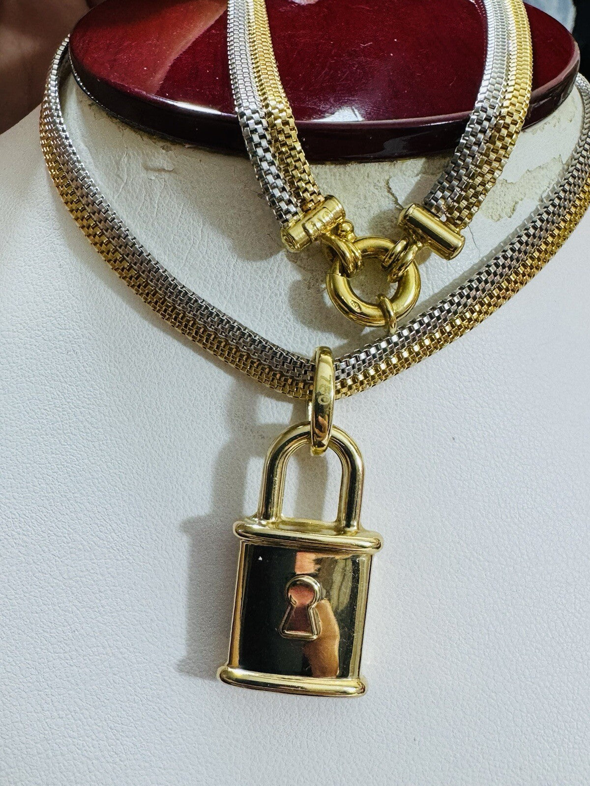 7098789