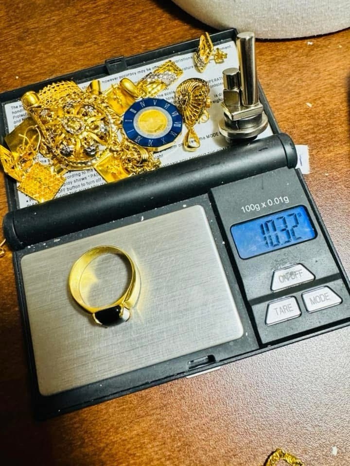 8989772