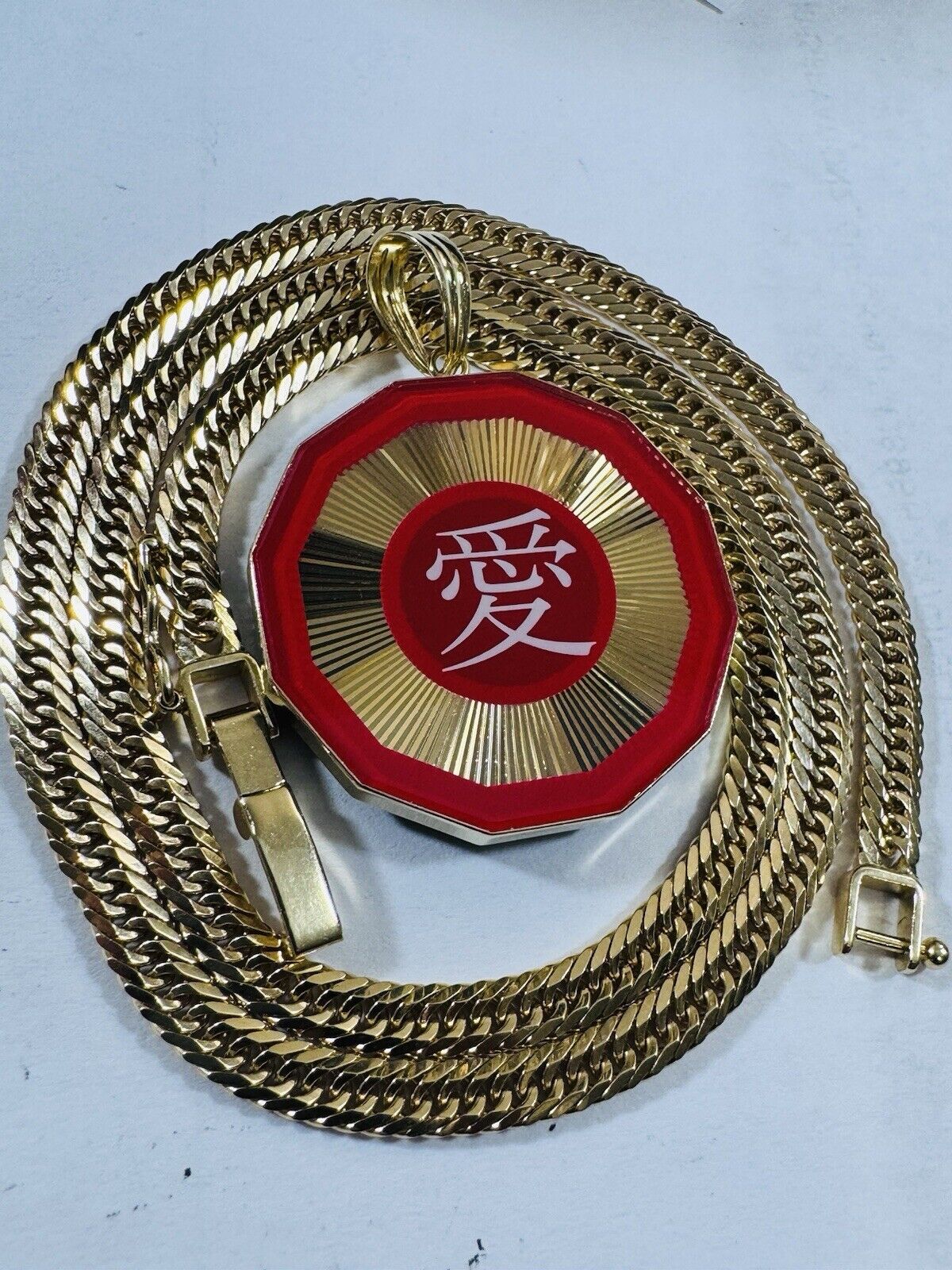 5562170