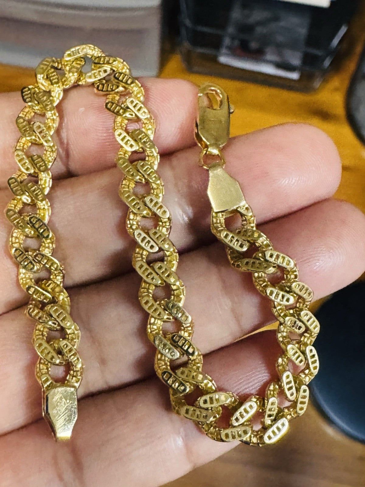 9031086