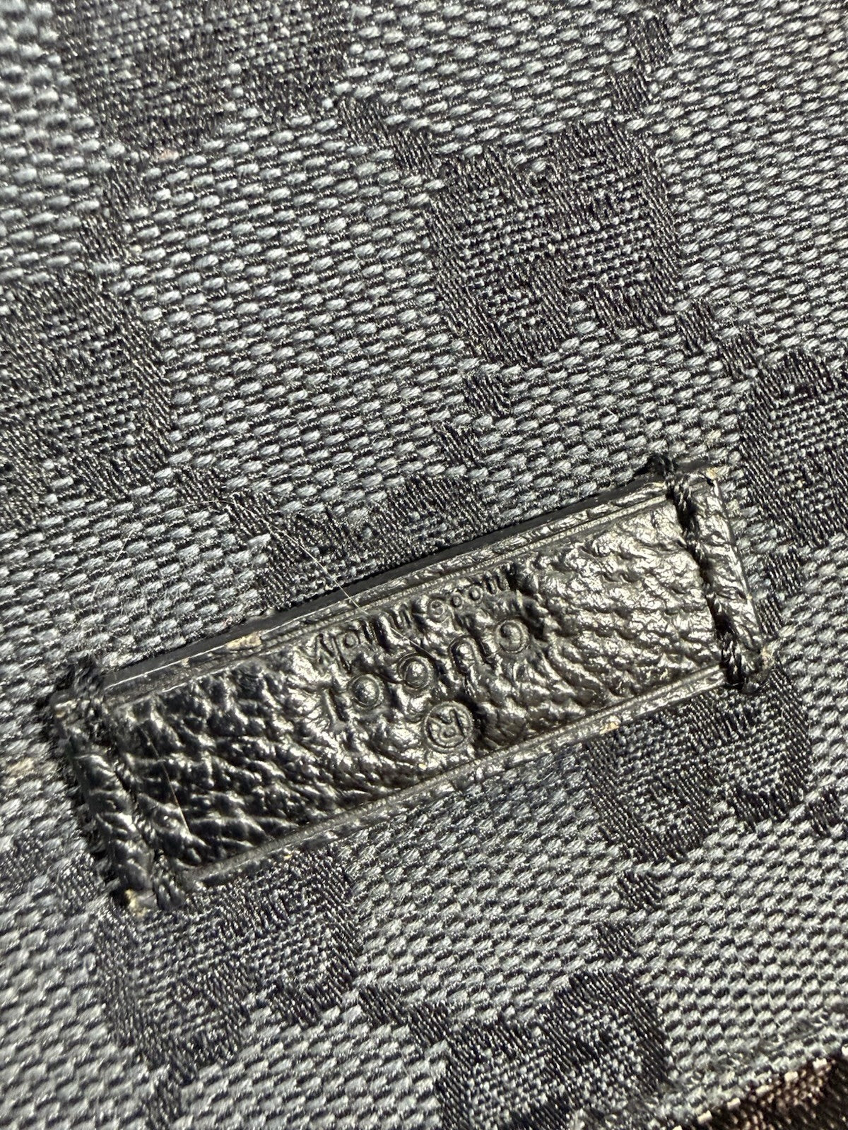 8989562