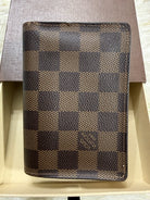 8989619